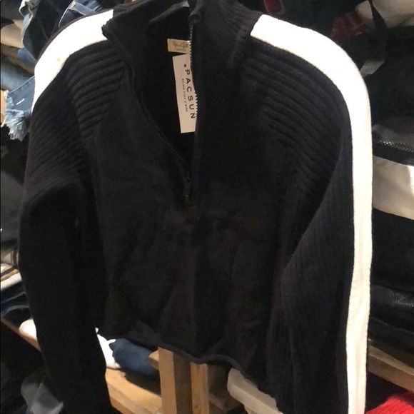 Brandy Melville Sweaters - Brandy Melville pull over cropped half zip sweater